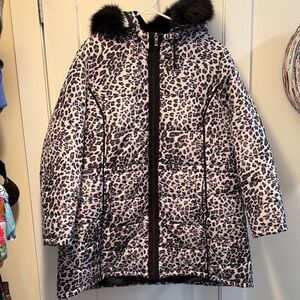 Stylish Leopard Print Puffer Coat with Black Fur Trim